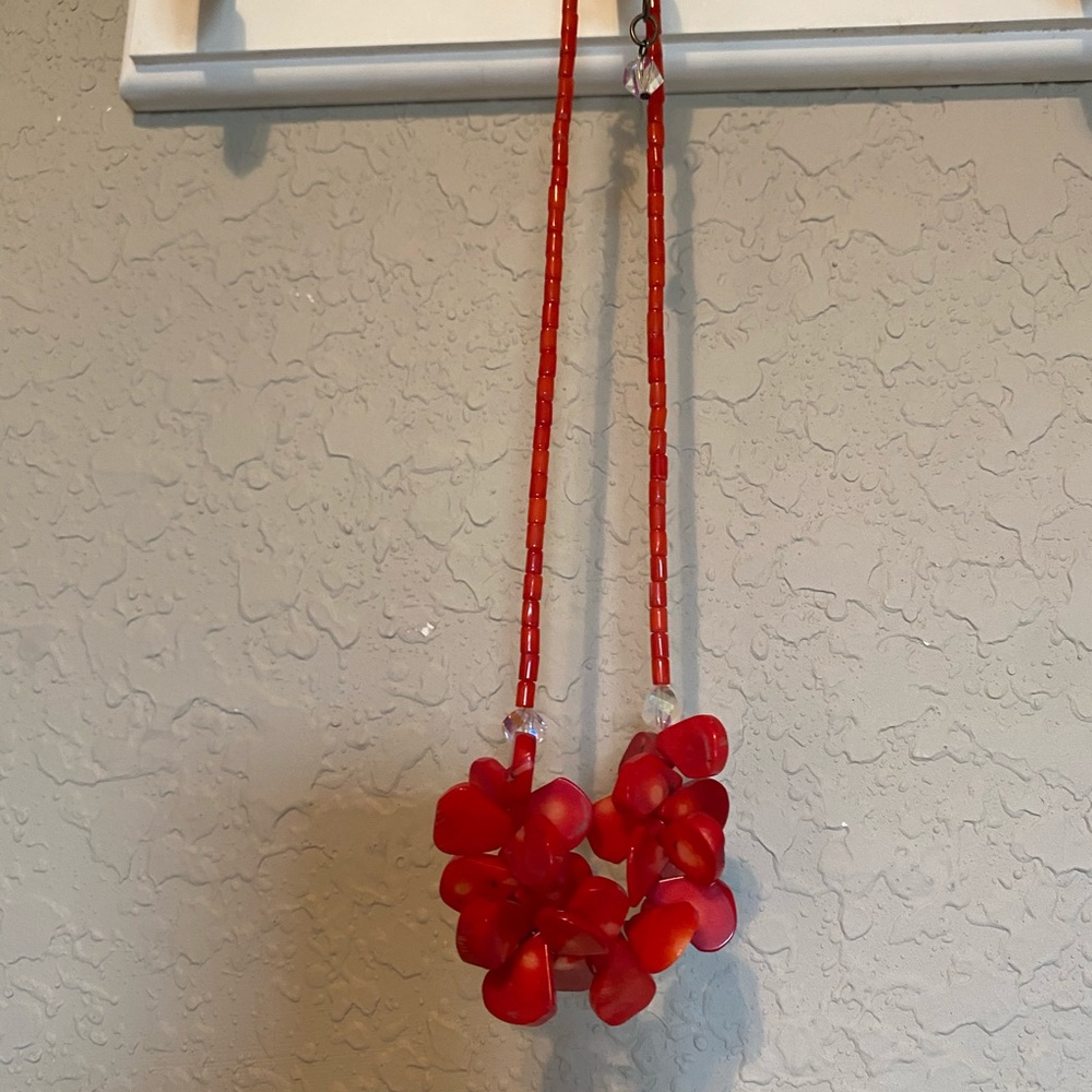 Beaded red flower necklace